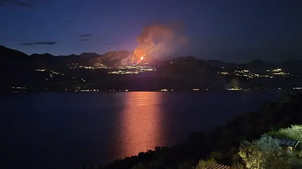 Il grosso incendio sui monti di Tignale