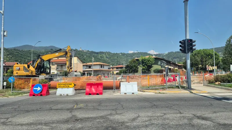 Continuano i lavori per la maxi rotatoria