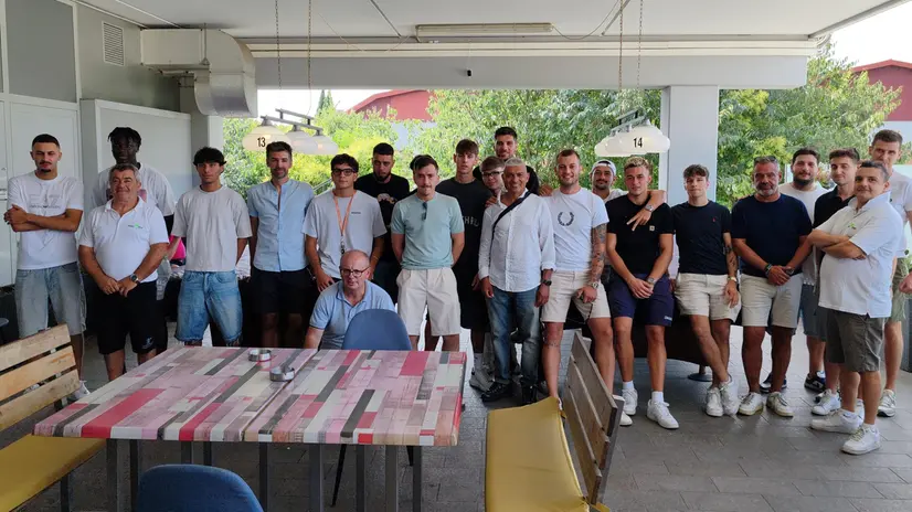 Benaco Salò foto squadra al completo durante la presentazione - foto Giornale di Brescia