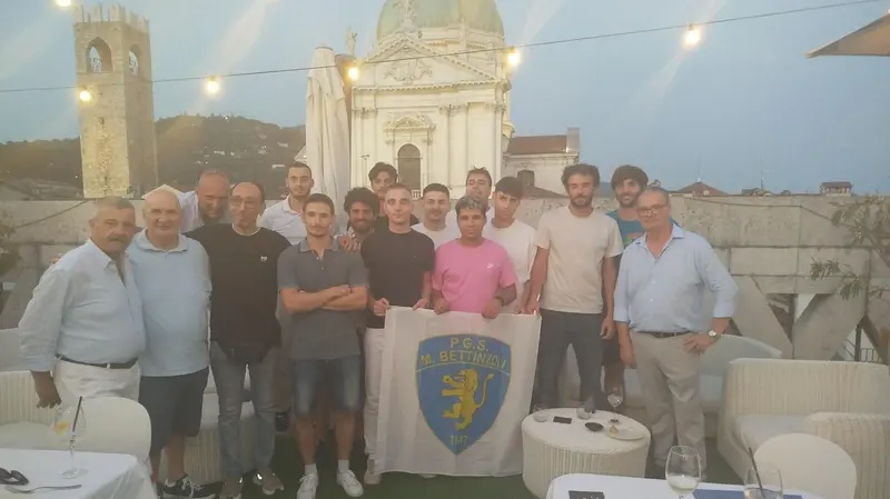 Dirigenti e giocatori della Bettinzoli