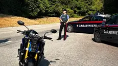 Una carabiniera sulle Coste di Sant'Eusebio