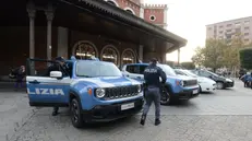 Poliziotti alla stazione di Brescia