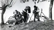 I fotografi Popi Orioli, Fausto Schena e Beppe Vigasio al lavoro per catturare l'eclissi del 15 febbraio 1961
