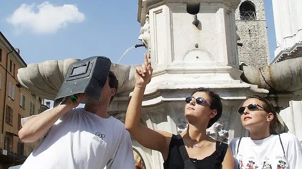 L'eclissi di sole del 1999 a Brescia