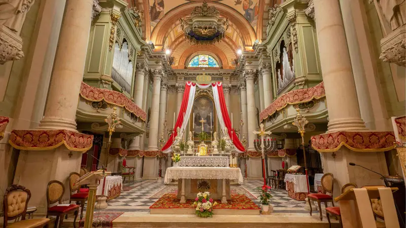 L'interno della chiesa parrocchiale - © www.giornaledibrescia.it