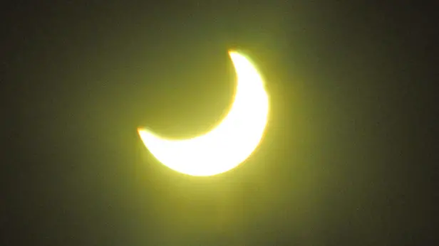cronaca  redazione cronaca.eclissi di sole,nella foto l'eclissi in corso.04-01-2011pierre putelli new eden group-