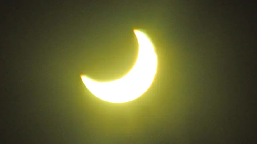 cronaca  redazione cronaca.eclissi di sole,nella foto l'eclissi in corso.04-01-2011pierre putelli new eden group-