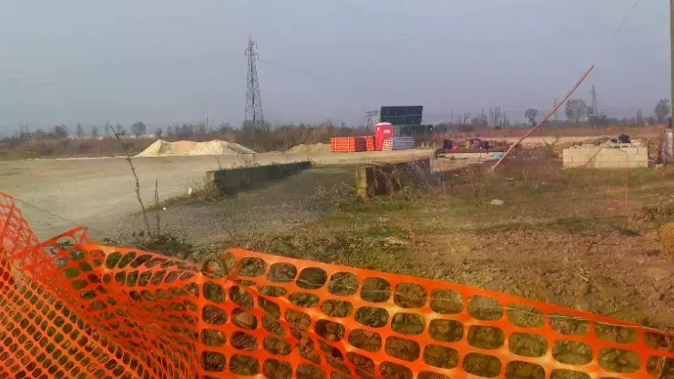 L'area dove si sta costruendo il bitumificio a Lodetto