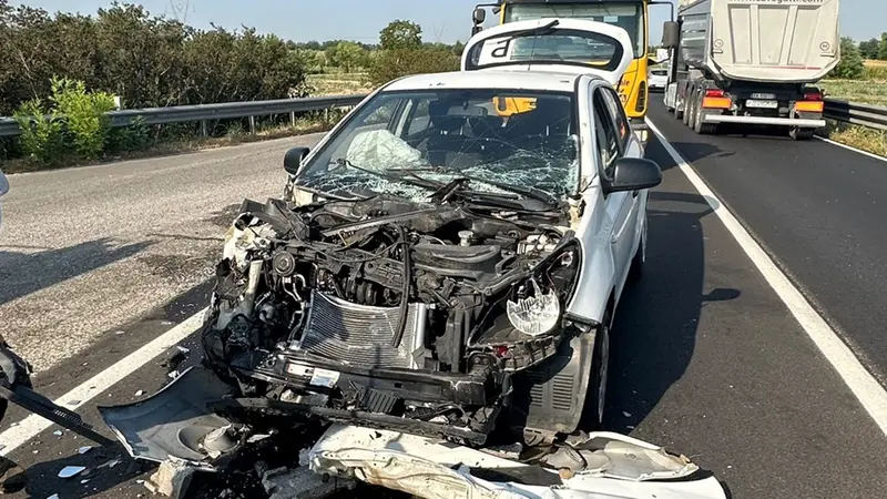 Una delle auto coinvolte nell'incidente sulla Lenese