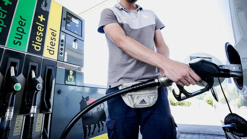 Un distributore di benzina - © www.giornaledibrescia.it