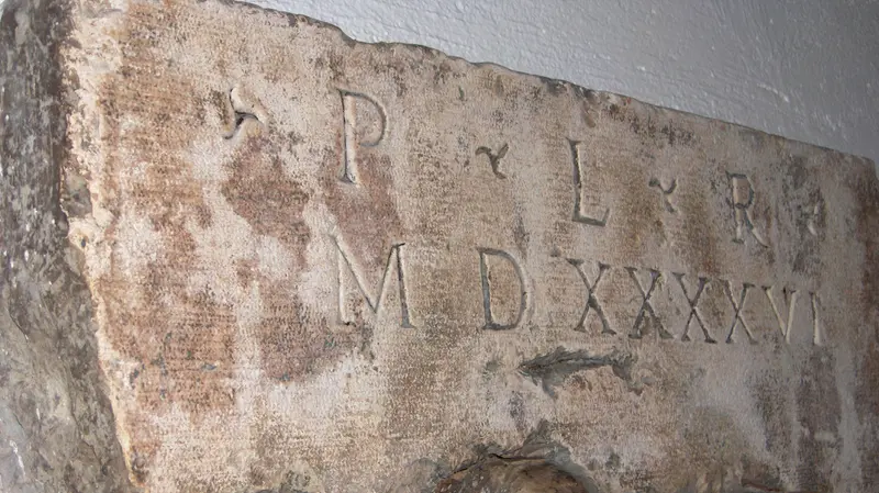 Le date incise nella pietra