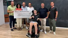 Gli Amici della Notte Bianca insieme ad Angelo e all'associazione Un sorriso di speranza