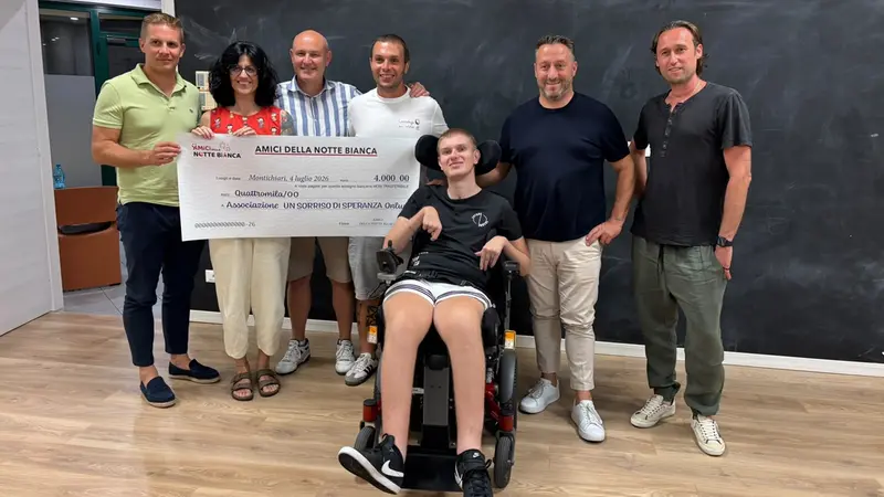 Gli Amici della Notte Bianca insieme ad Angelo e all'associazione Un sorriso di speranza