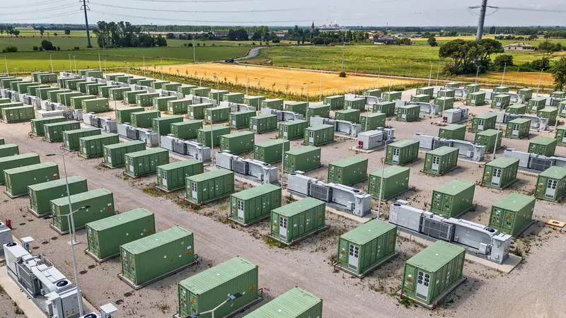 Un impianto Bess di stoccaggio a batteria dell’energia - Foto Enel