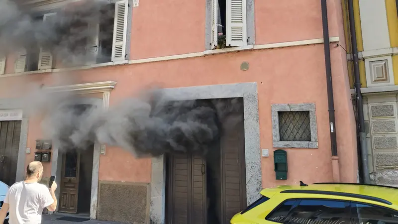 L'incendio in un'abitazione a Vestone