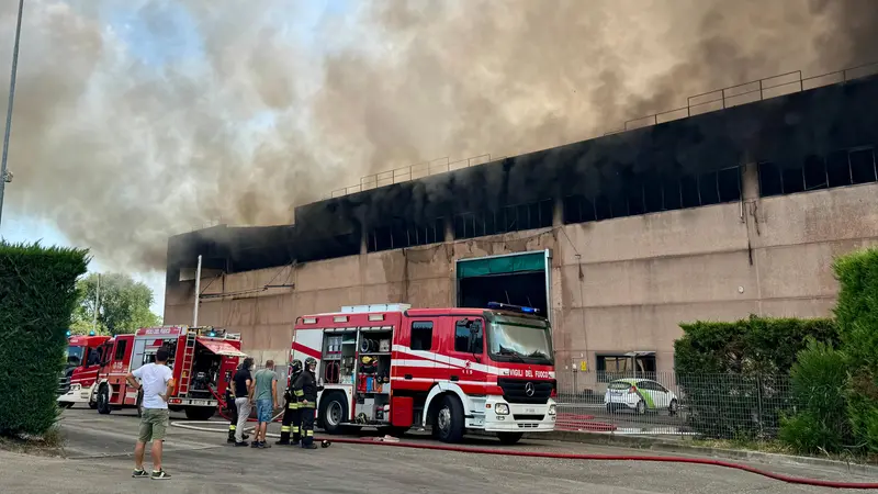 Il 12 luglio scorso le fiamme hanno devastato lo stabilimento © www.giornaledibrescia.it