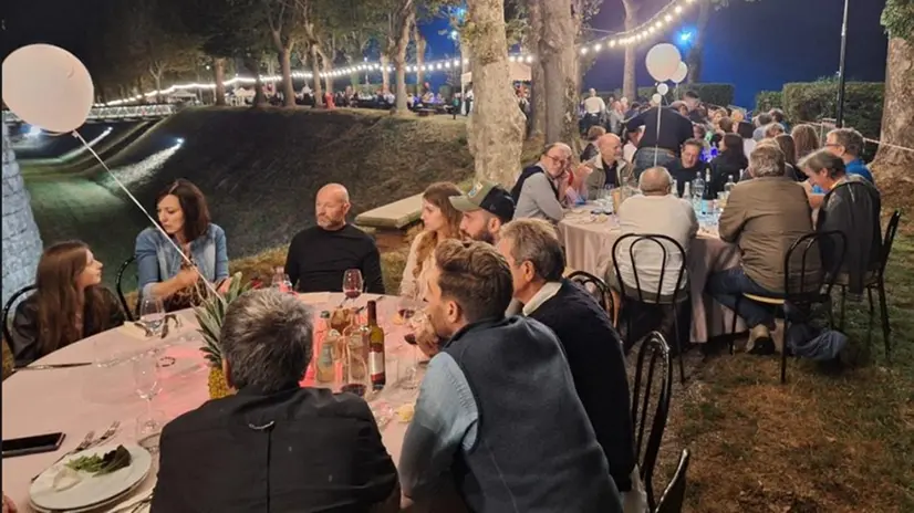 La scorsa edizione della cena - © www.giornaledibrescia.it