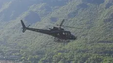 Un elicottero per lo spegnimento di incendi