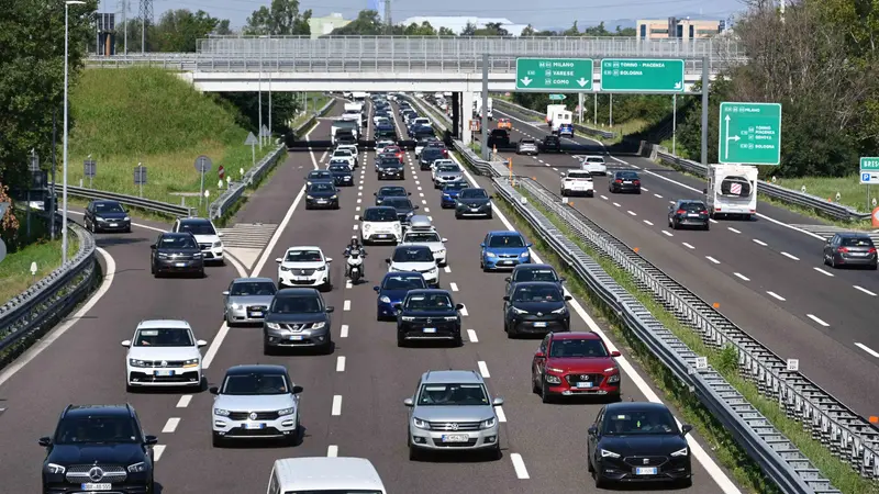 Un'autostrada trafficata - Foto Marco Ortogni/Neg © www.giornaledibrescia.it