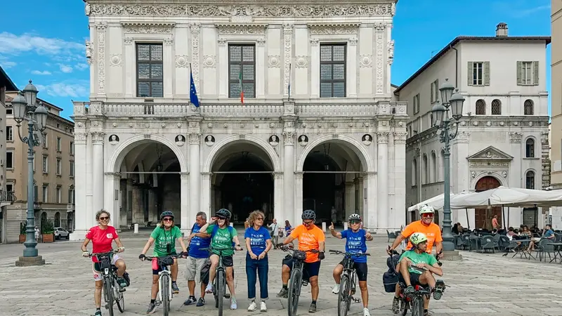 La partenza di InSuperAbile in piazza Loggia
