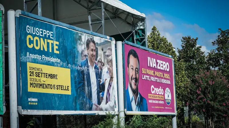 Manifesti elettorali nel 2022 - Foto Ansa © www.giornaledibrescia.it