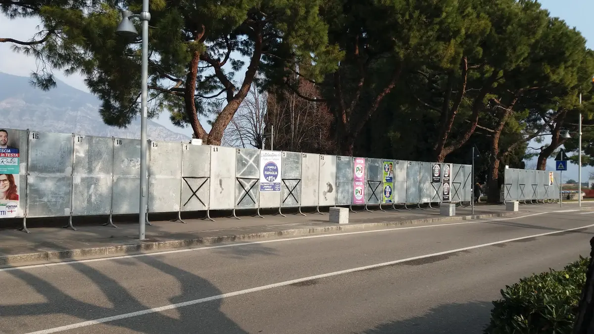 Le plance sono pronte ad accogliere i manifesti elettorali nel 2027