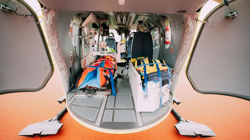 Un aereo con assistenza medica
