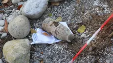 La granata della Grande Guerra trovata sulla battigia