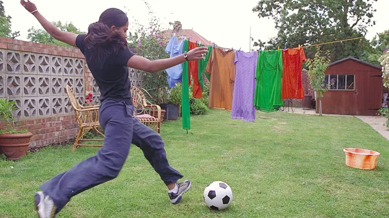 Una scena di «Sognando Beckham»