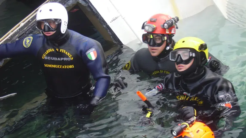 Sommozzatori della Guardia di Finanza