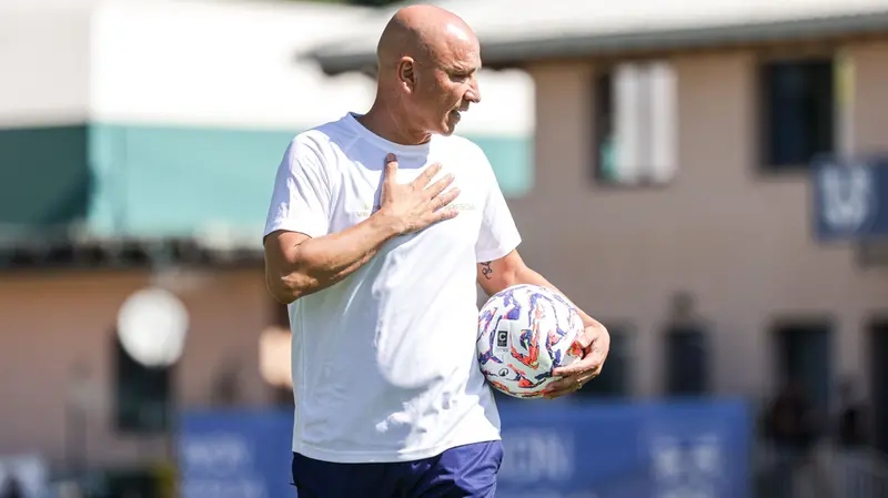 Eugenio Corini ha l'onore onere di guidare l'Union Brescia verso il salto di categoria