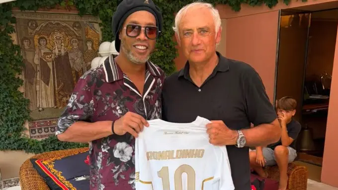 L'asso brasiliano con il tecnico del Ravenna Mandorlini - Foto Instagram Ravennafootballclub - © www.giornaledibrescia.it