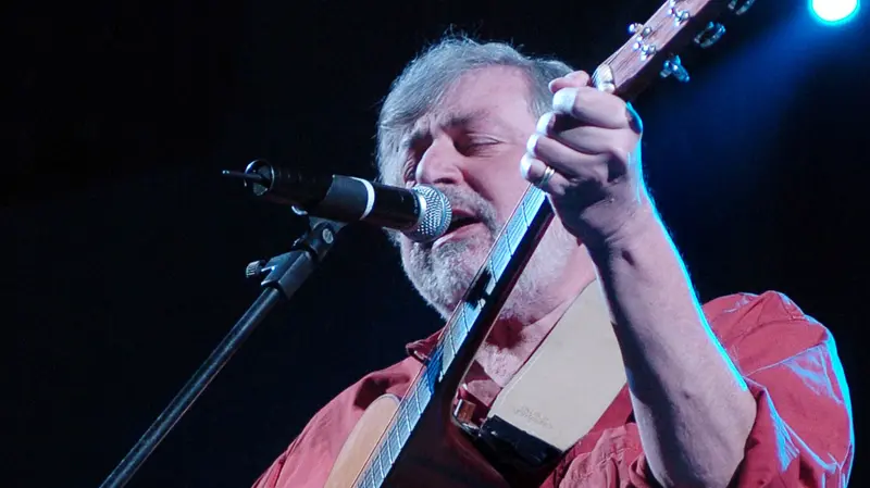 Guccini durante un concerto a Brescia - Foto New Reporter © www.giornaledibrescia.it