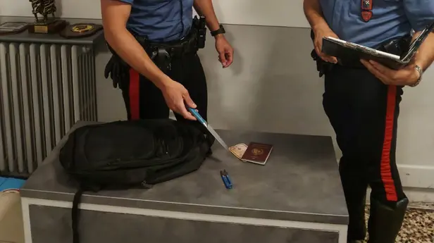 Il coltello utilizzato dall'uomo per minacciare l'ex compagna