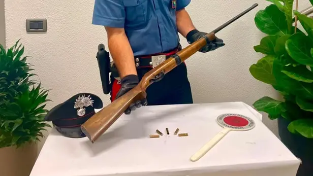 L'arma sequestrata all'uomo