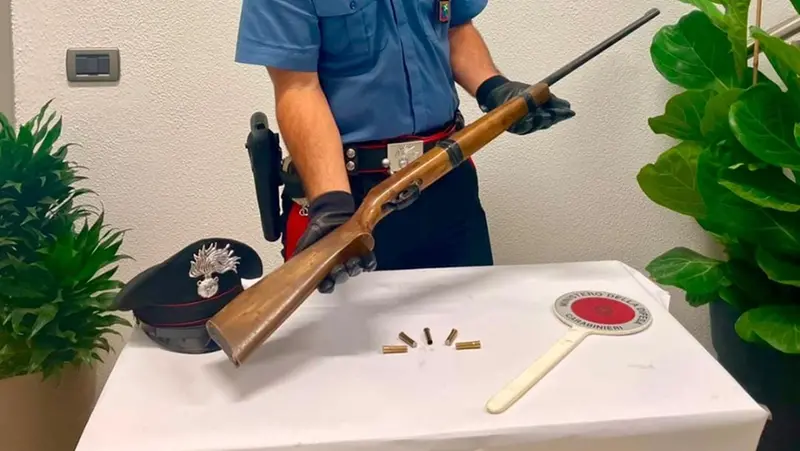 L'arma sequestrata all'uomo
