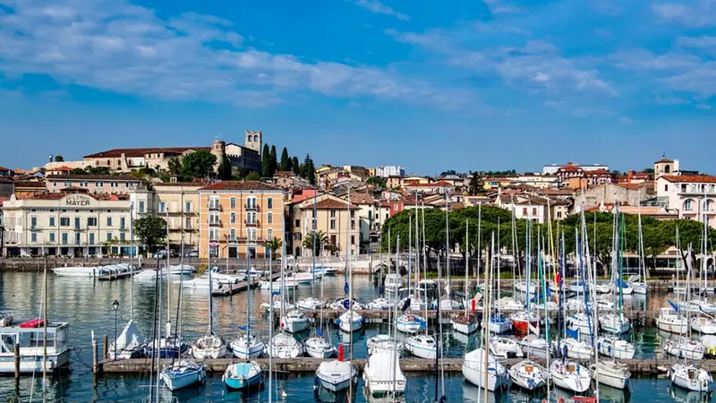 Una veduta del porto di Desenzano