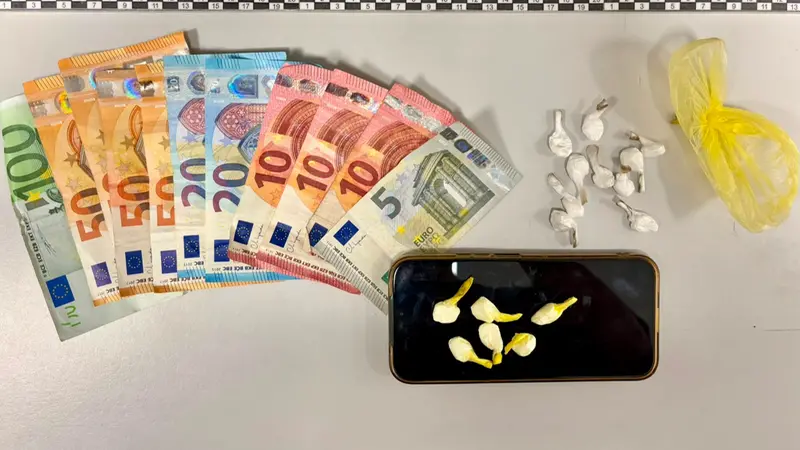 La cocaina trovata nel nascondiglio in centro