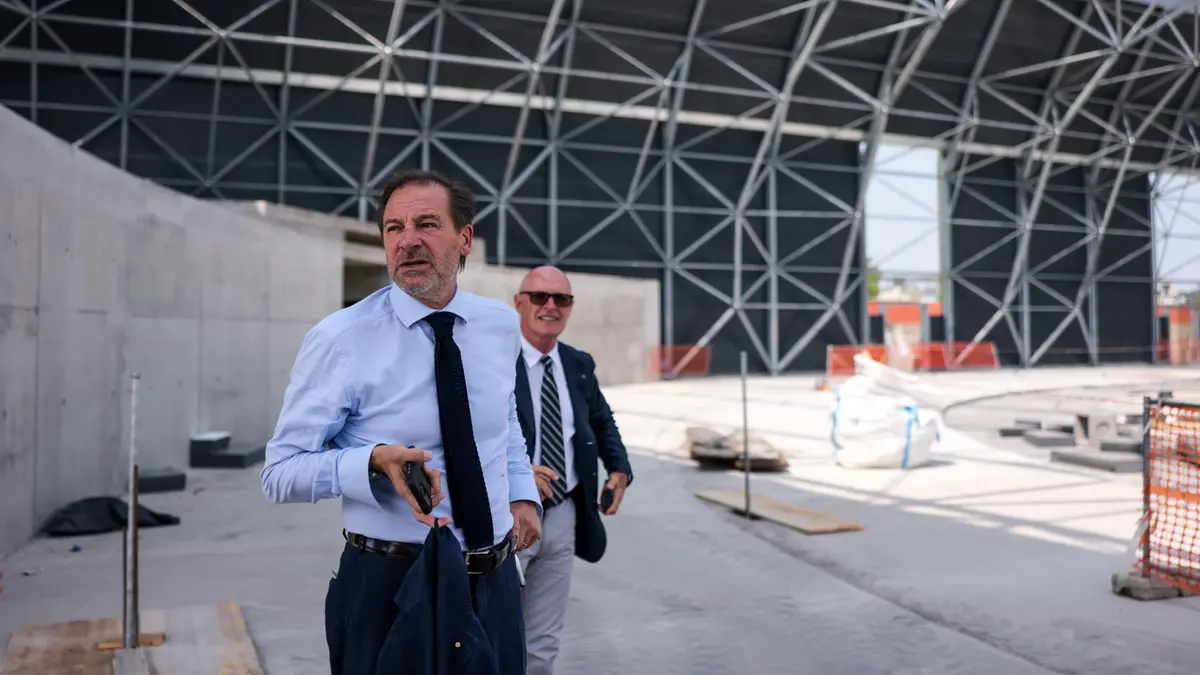 Il presidente della Fidal Stefano Mei nel giugno dello scorso anno in visita all'impianto indoor di Brescia - Foto Newreporter Comincini  © www.giornaledibrescia.it