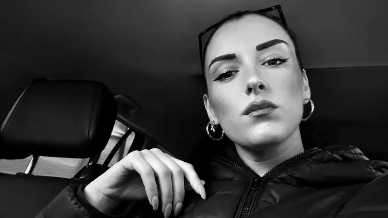 Sara Brugnatelli in un selfie tratto dal suo profilo Facebook