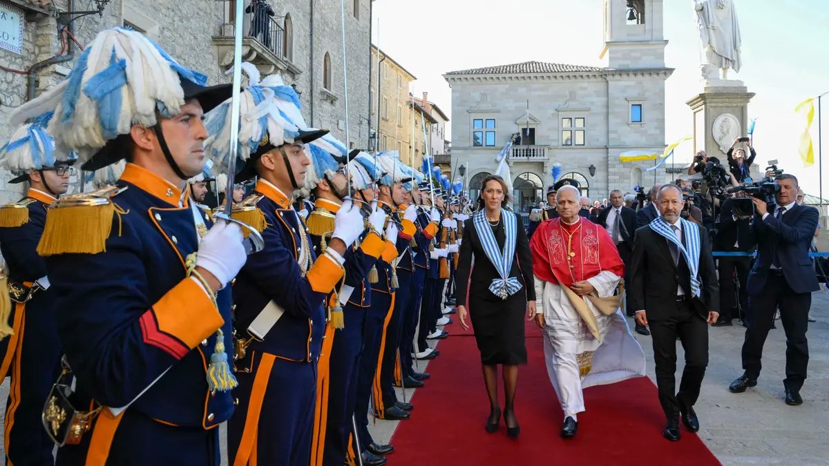 Il Papa con i Capitani Reggenti - Foto Ansa/Vatican Media © www.giornaledibrescia.it