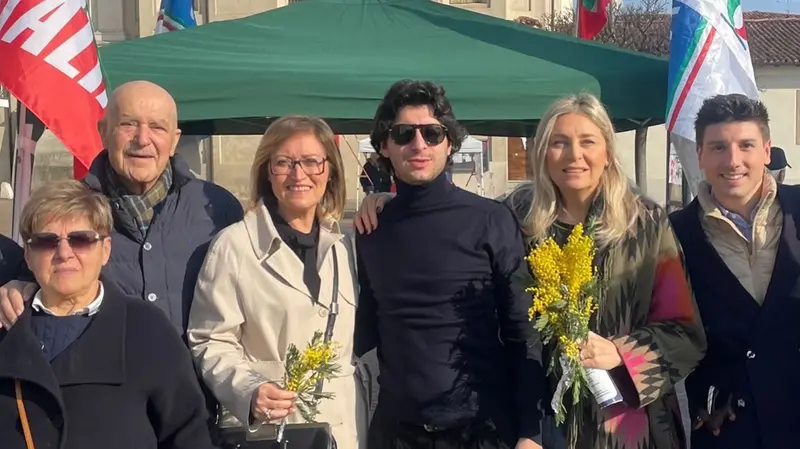 Nino Battista durante la campagna elettorale del 2026