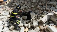 I Vigili del fuoco bresciani tra le macerie