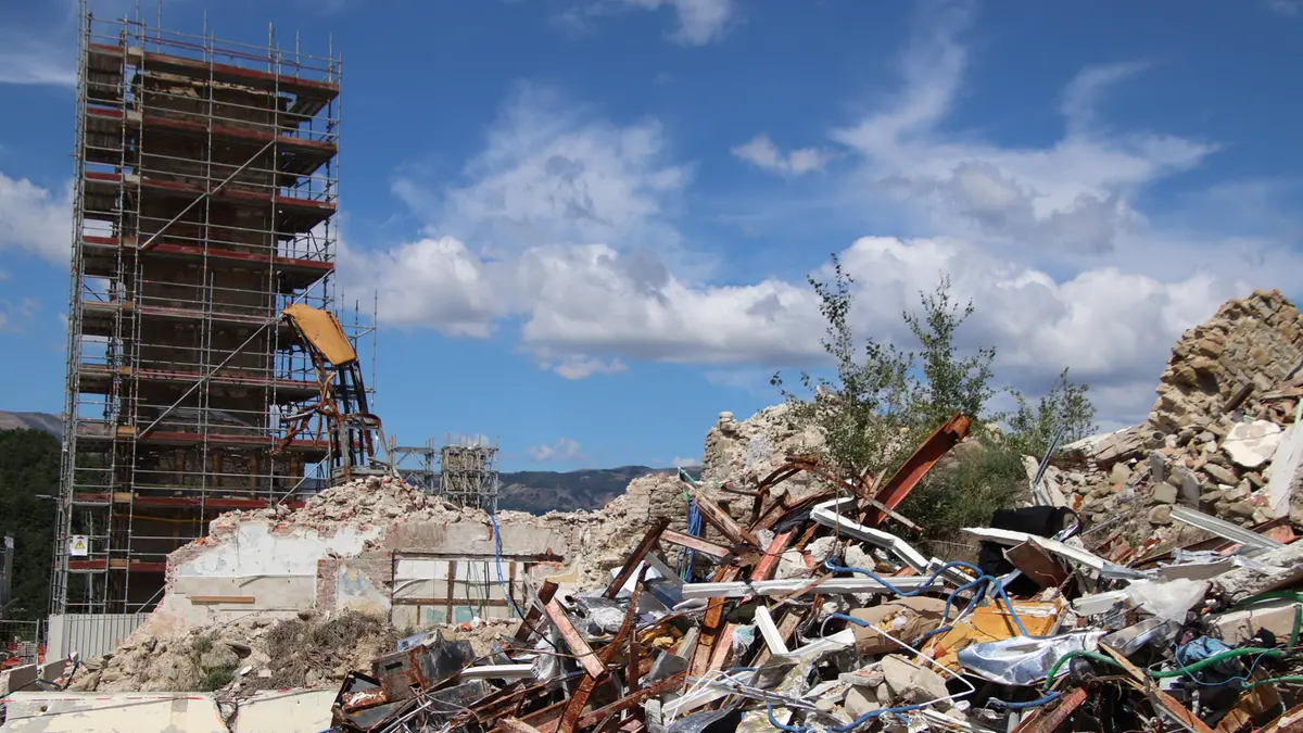 Un cantiere ad Amatrice nel 2026 - Foto Ansa © www.giornaledibrescia.it