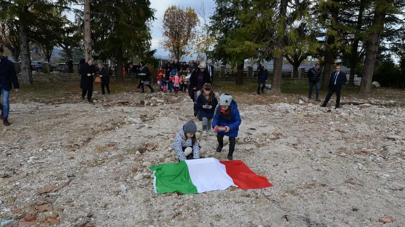 La posa della prima pietra della scuola di Gualdo - Foto Gabriele Strada/Neg © www.giornaledibrescia.it