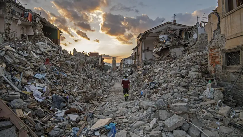 Le macerie dopo il sisma del 2016 - Foto Ansa © www.giornaledibrescia.it