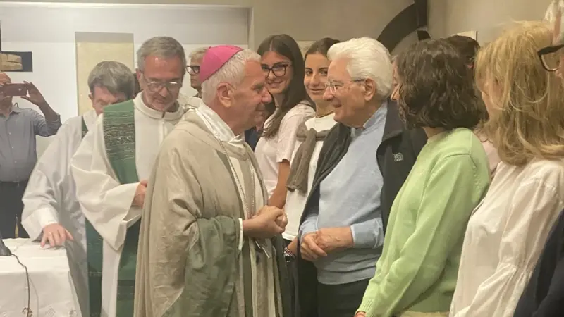 Monsignor Beschi e il presidente Mattarella - Foto Eco di Bergamo