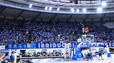 La curva rappresenta da sempre il settore con il tifo più caldo, così è anche al PalaLeonessa - Foto Newreporter Checchi © www.giornaledibrescia.it