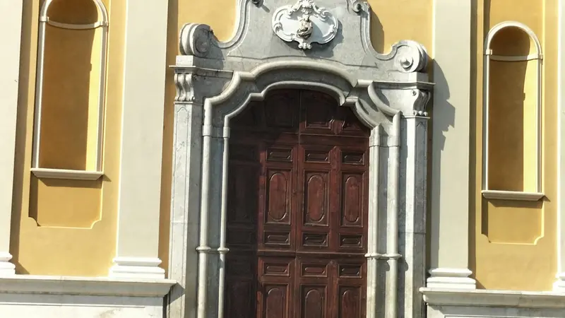 Il portale della chiesa