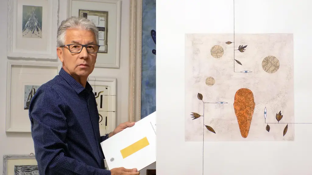 Franco Rinaldi e, a fianco, l'opera «Solo i poeti raccolgono le foglie d'autunno»